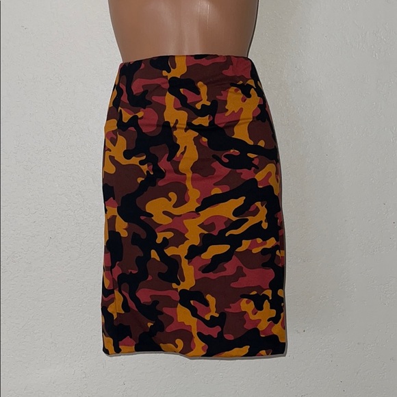 Super Soft & Stretch Camo Skirt - Picture 2 of 6